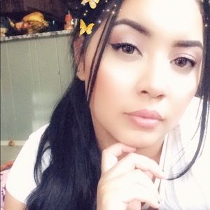 Meet your Posher, Deslie